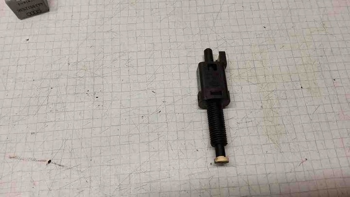 фото №7, Датчик педаль сцепления audi a4 8d2, b5 811907343b 1.9l дизель 1998