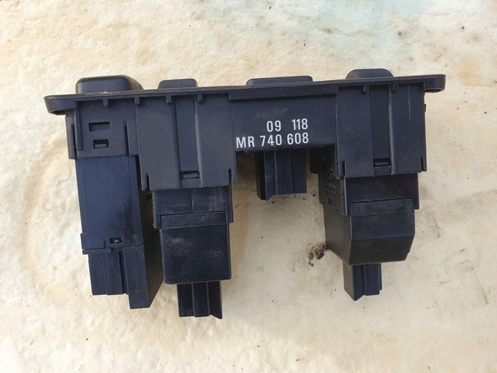 фото №16, Крышка бак топлива mitsubishi space star 1.9 td a50 98-05