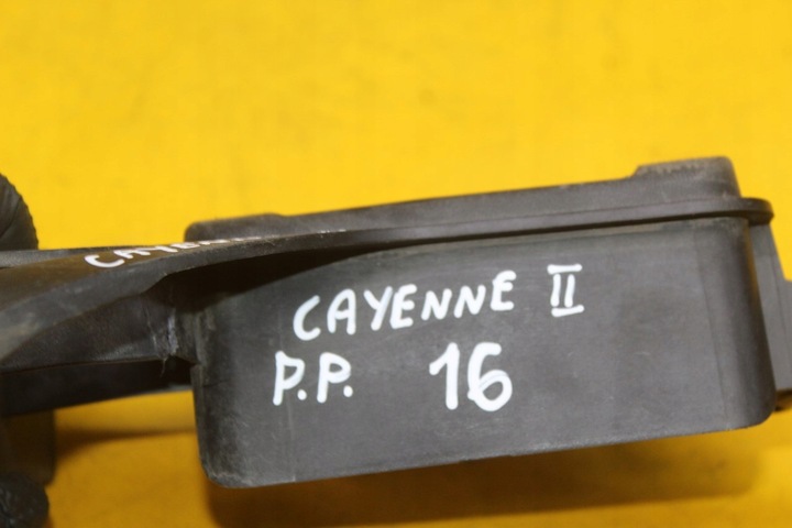 фото №7, Кріплення pod домкрат праві перед porsche cayenne ii 7p5802830a