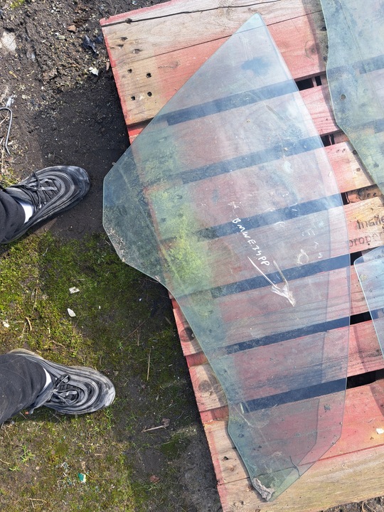 фото №1, Стекло дверь правый перед bmw e34