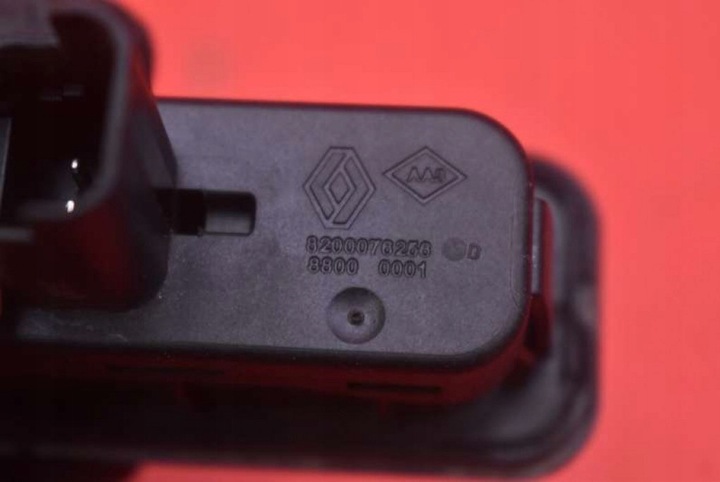 фото №8, Ручка кнопка кришки зад 8200076256 renault megane scenic 3 iii 09-12