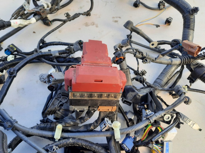 фото №10, Suzuki vitara iii рестайлинг 1.4 k14c 1.4 t turbo коробка предохранителей жгут