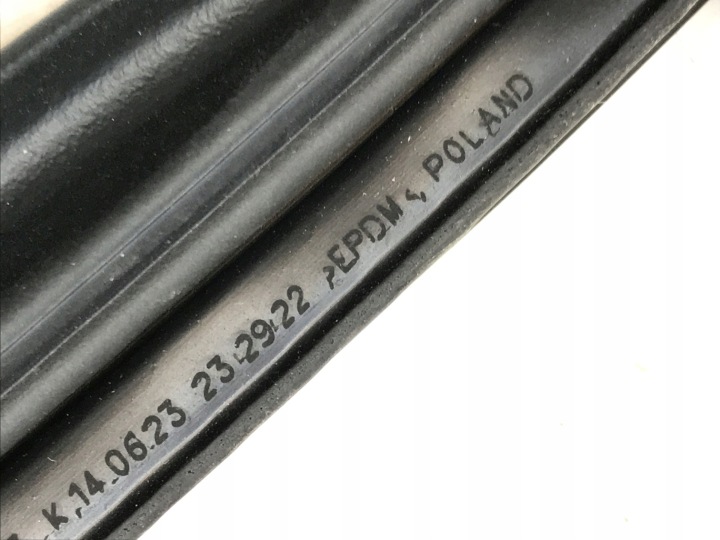 фото №9, Bmw 2 f45 ущільнювач двері праві ліві перед 7420077