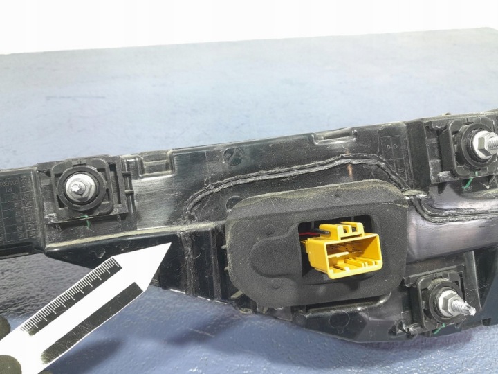 фото №9, Audi a8 d5 фара накладка зад кришки багажника led usa 4n0945095h