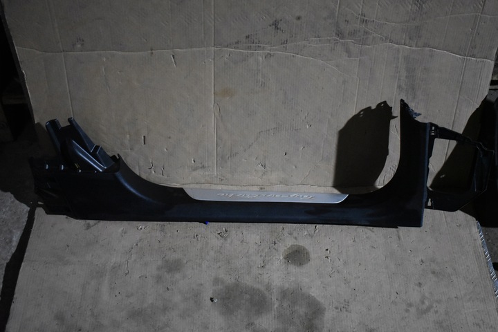 фото №1, Планка накладка пороговая передняя левая porsche taycan turbo 1