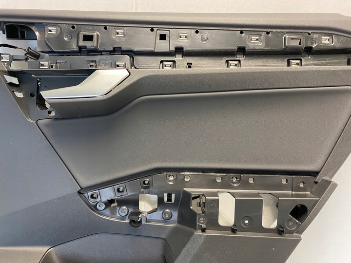 фото №5, Vw touareg iii r-line обивка боковина дверь правые зад 760867212g кожа