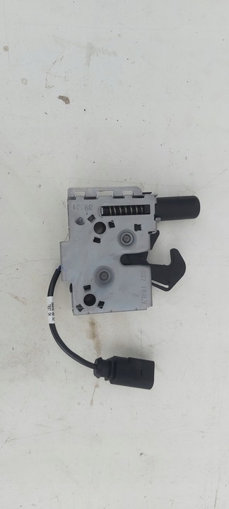 фото №1, Audi a4 b9 8w0823509d замок капота