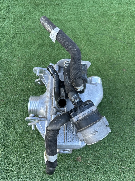 фото №1, Audi rs4 rs5 радиаторов воздуха интеркулер воды 8w0145785c