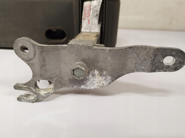 фото №10, Audi a6 c5 подлокотник бардачок держатель телефона 4b0864245m