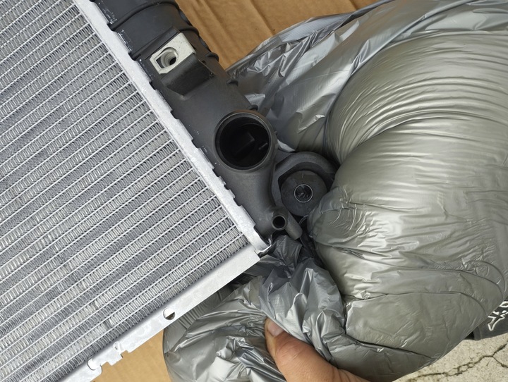 фото №5, Dodge ram 1500 3.7 4.7 02- радиаторов новая оригинал