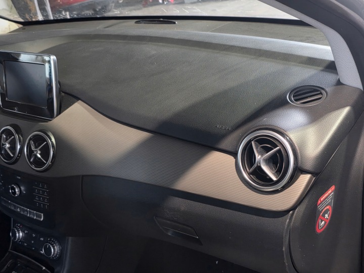 фото №8, Торпедо роздавальна консоль подушка  mercedes b-klasa w246 оригінал