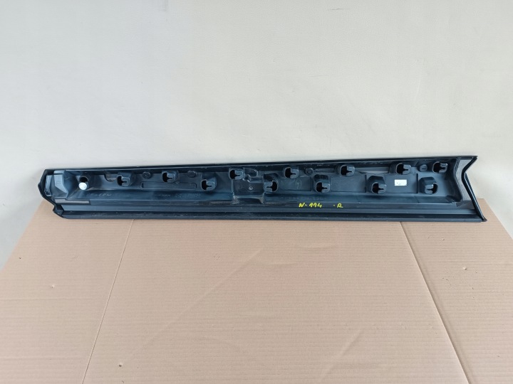 фото №9, Nissan ariya молдинг na двері праві перед передні 80876 80870 5mp5a