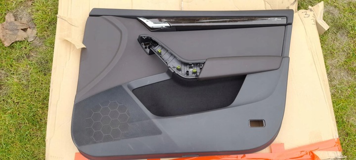 фото №1, Боковина дверь правый перед skoda octavia iii 5e1867014