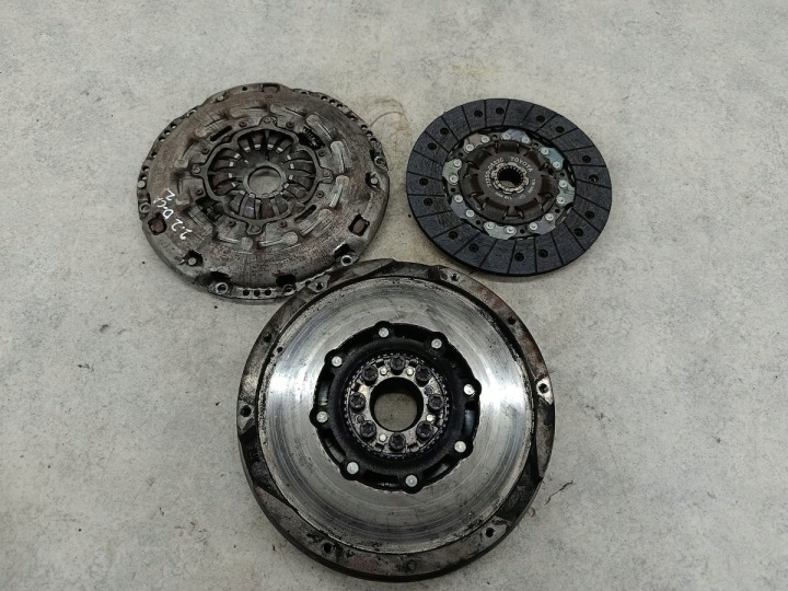 фото №7, Koło двомасовий комплектні toyota corolla verso ii 31250-05220 3121005080a