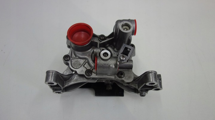 фото №6, Volvo насос води масляна 31670241