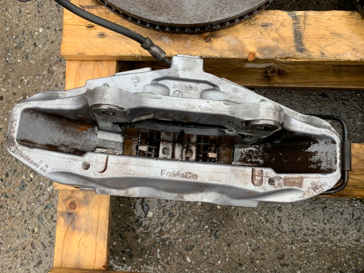 фото №12, Ford mustang mach-e rwd 2021r суппорт зажимы диск левый правый перед