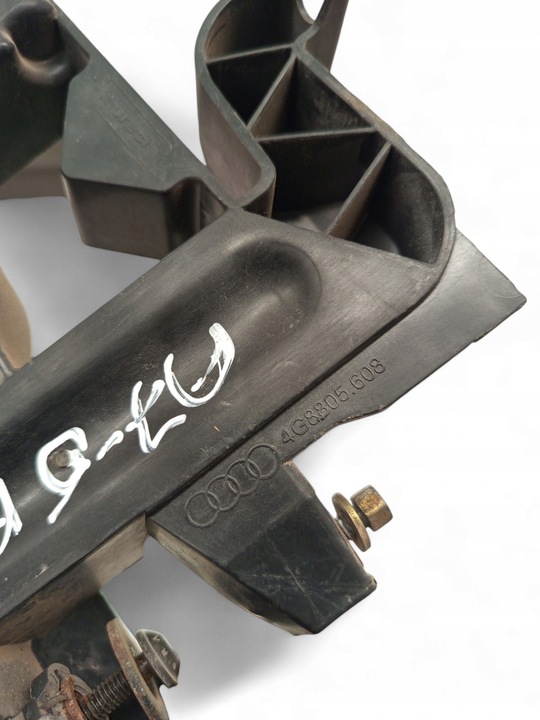 фото №6, Audi a7 s7 4g 4g8805608 правая сторона держатель / крепление лампы передний