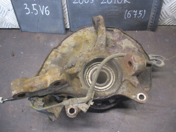 фото №7, Поворотный кулак правое перед toyota sienna 3.5 b v6 03-10 r.