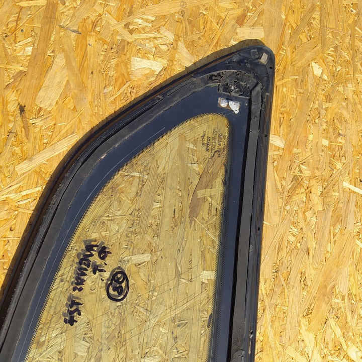 фото №5, Toyota avensis t27 скло кузовна праві зад задня хром універсал