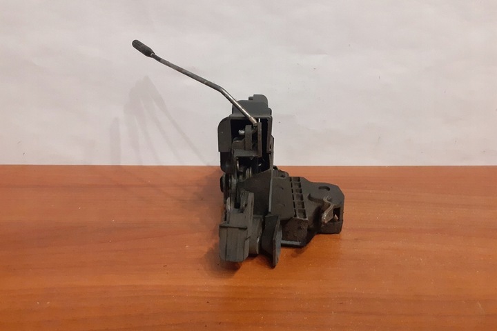 фото №9, Замок правих передніх двері audi 100 5000 2027204435 2002