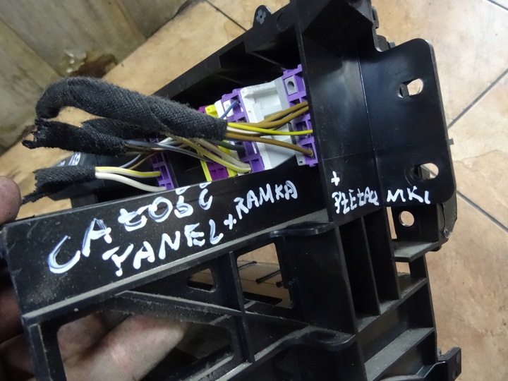 фото №9, Audi a4 b5 1.6b 98' панель середній рамка перемикач