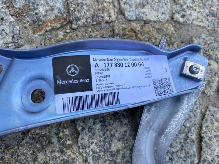 фото №12, Mercedes 177 петля капота левое правое 1778801100 1778801200 оригинал