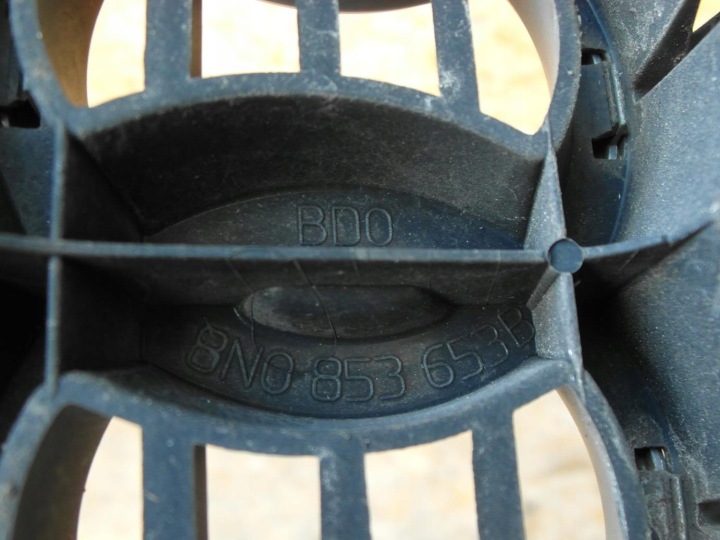 фото №12, Audi tt 8n r32 центральная решётка бампера перед передняя s-line 8n0853653b