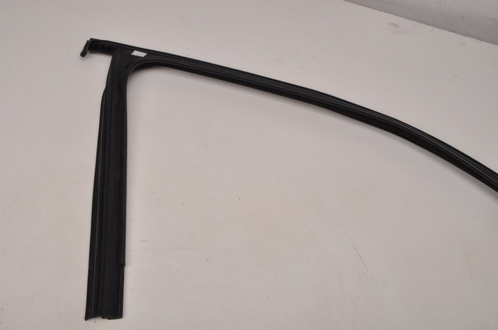 фото №10, Mercedes eqb x243 планка стёкла прилегающая к стеклу передняя левая 24r a2477252300