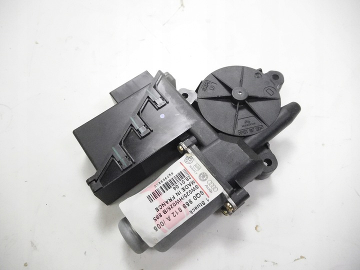 фото №9, Моторчик стекло правый зад polo iv 9n 6q0959812a