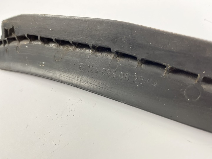 фото №8, Защита прокладка правая бампера заднего зад mercedes w124 1248850623