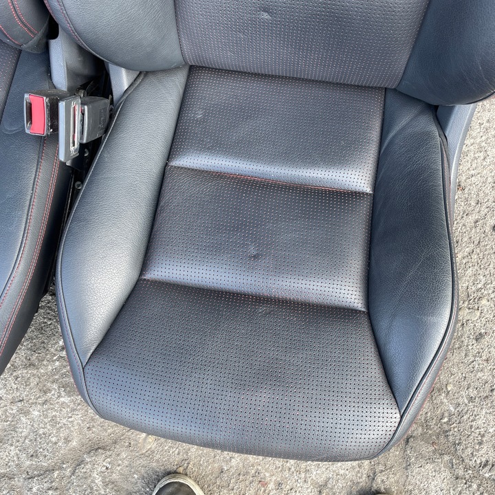 фото №13, Mercedes cla w117 amg сидіння шкіра стьобана диван обшивки червона nić