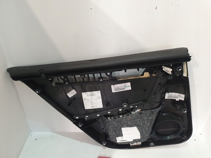 фото №8, Боковина дверь правые зад vw passat b7 2.0tdi 11r sedan защита колонки ролета