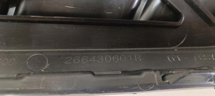 фото №8, Renault clio v рестайлинг 23- решётка бампера правое перед оригинал 266430601r