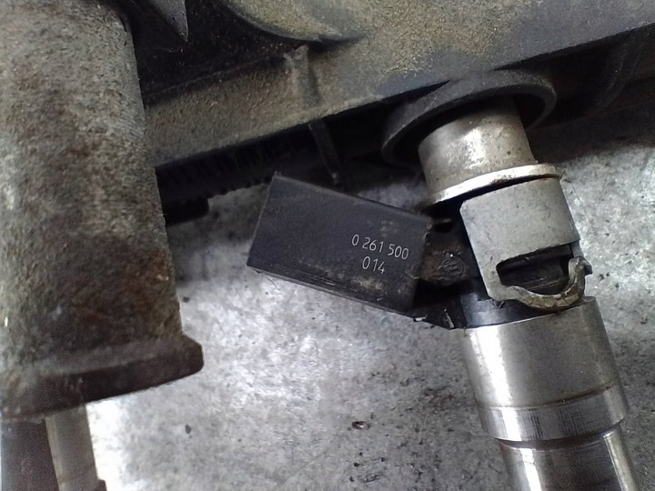 фото №10, Планка впрыскивающий vw passat b6 06d133317f 06d133340 06f906036 0261500014 2.0