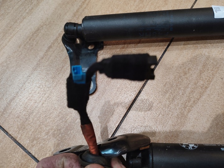 фото №10, Амортизатор телескоп крышки багажника зад левый правые bmw x1 f48