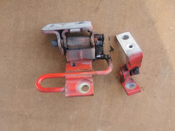 фото №1, Петли дверь левый перед audi a3 8l a4 b5 vw golf 4 passat b5 4b0831411b