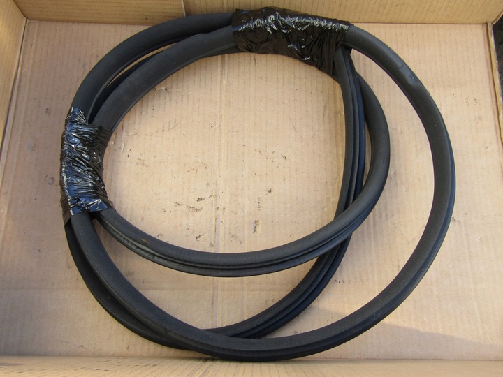 фото №1, 2 mercedes w203 купе прокладка дверь кузовная правая пассажира