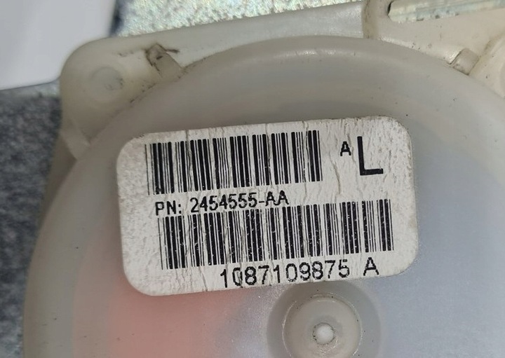 фото №3, Pas безопасности перед левый grand cherokee wk2 11r