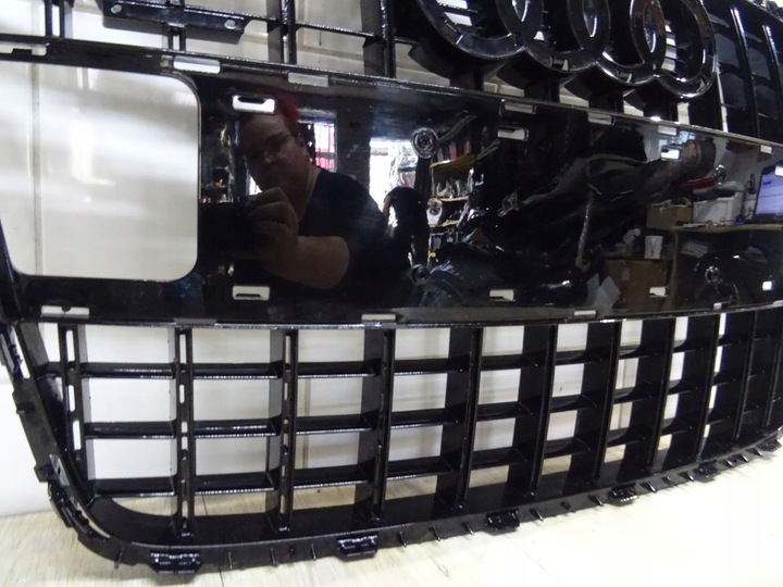 фото №11, Audi q7 4l 2008 з спереди маскировочная накладка / решётка радиатора / решётка верхняя радиатор