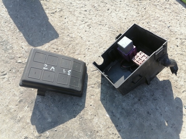 фото №1, 90560119 корпус коробка запобіжників opel astra