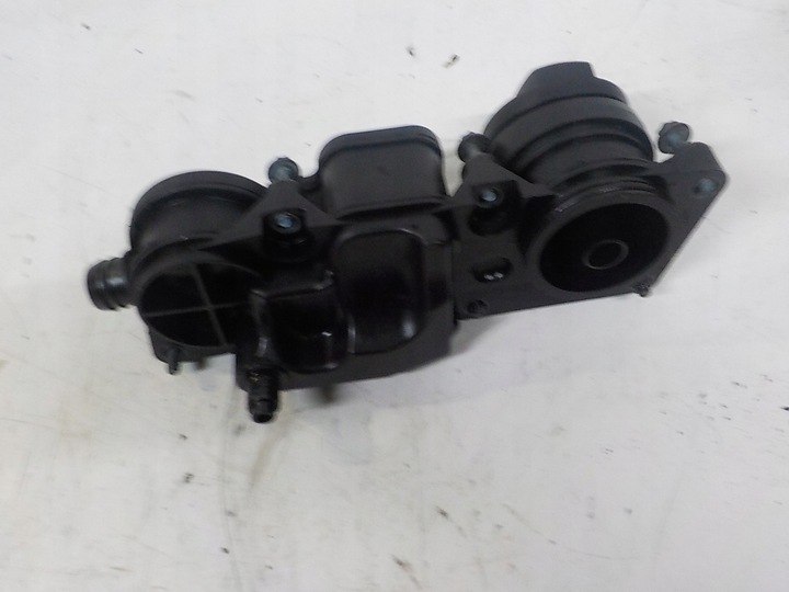 фото №1, Mercedes w203 2.2 cdi вентиляція картера заливна горловина масла a6460100162