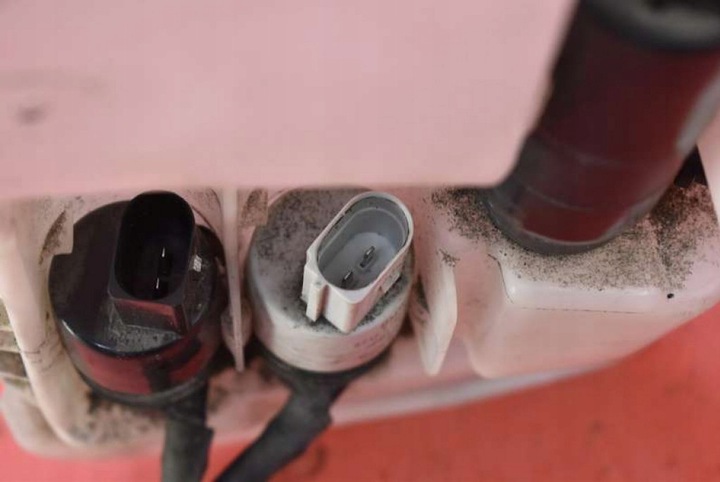 фото №8, Бачок омывателя 235576 bmw x1 e84 3.0i 305 km 12-15