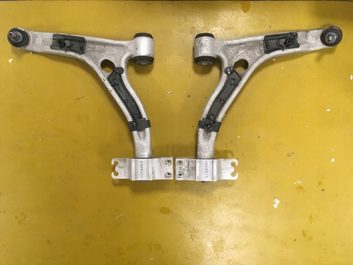 фото №1, Левый переднее рычаг втулки шкворень infiniti q30