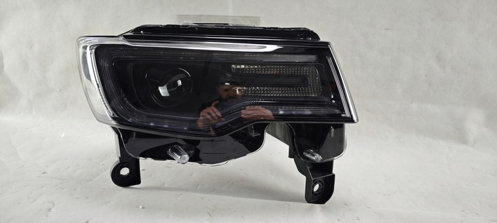 фото №1, Jeep grand cherokee wk2 srt ксенон led праві некерований фара лампа