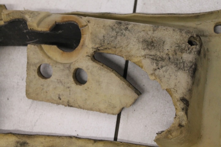 фото №7, Audi r8 420 06- шумоізоляція піна tunela коробки