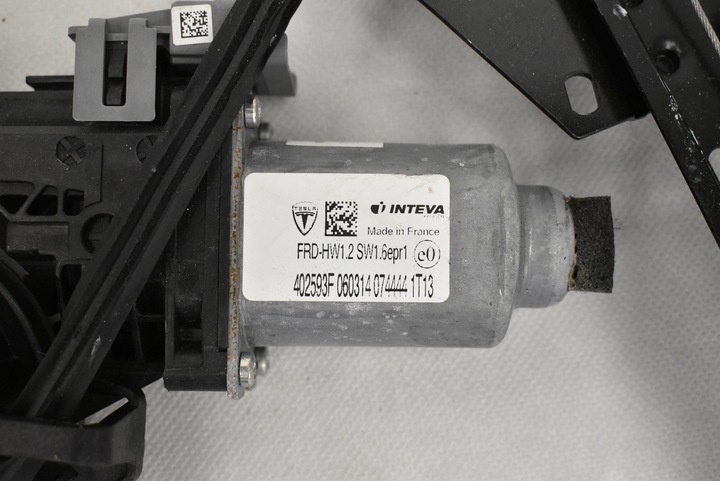 фото №9, Tesla s підйомник скло двері передніх 600665100g