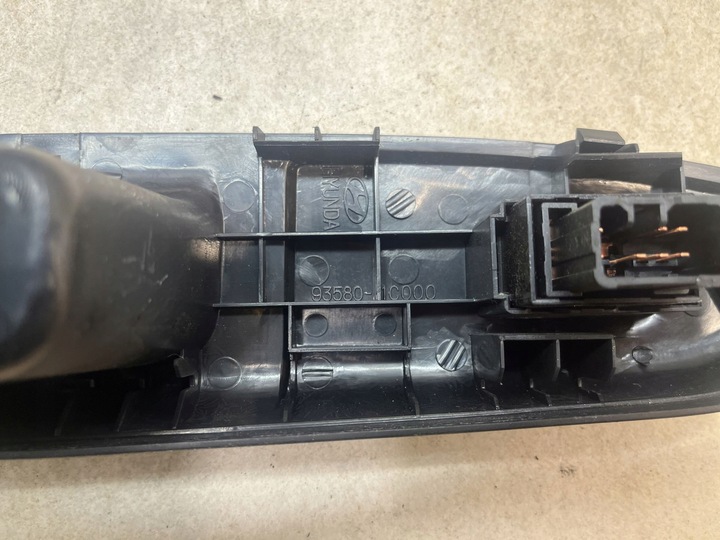 фото №5, Панель керування скла праві перед hyundai getz 1.3 935701c000