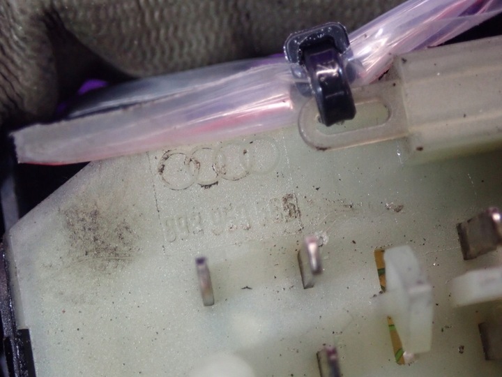 фото №5, Audi 80 b4 універсал 91-96 перемикач регулювання скло дзеркал 893959565