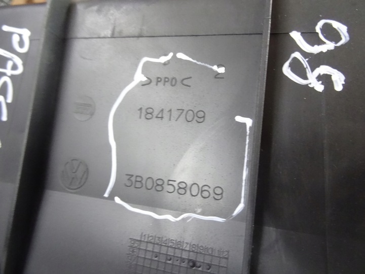 фото №5, Passat b5 1.6b 98' рамка консоль средняя 3b0858069