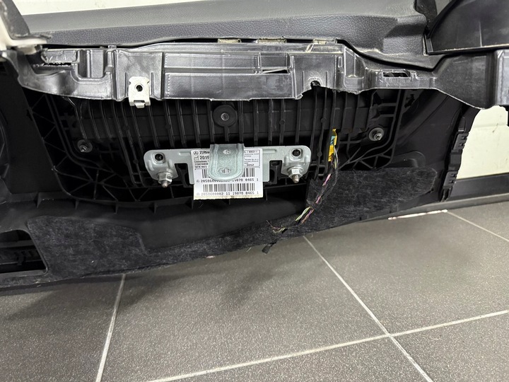 фото №14, Mercedes w205 c-klasa рестайлинг панель консоль подушка безопасности ремни оригинал